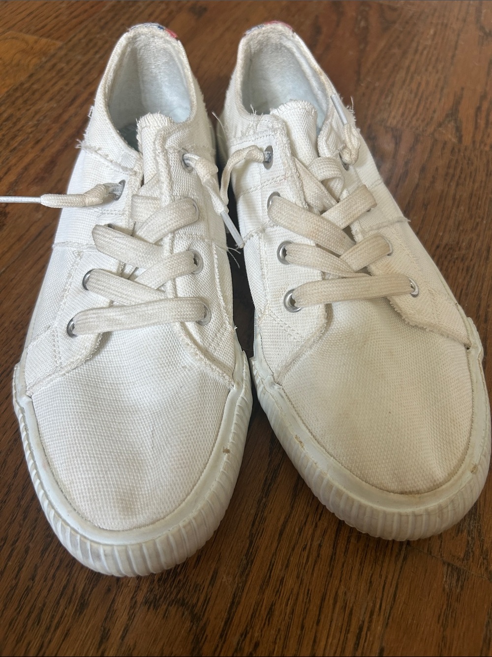 Tommy Bahama White Canvas Lace-Up Sneakers with Multicolor Heel Accents